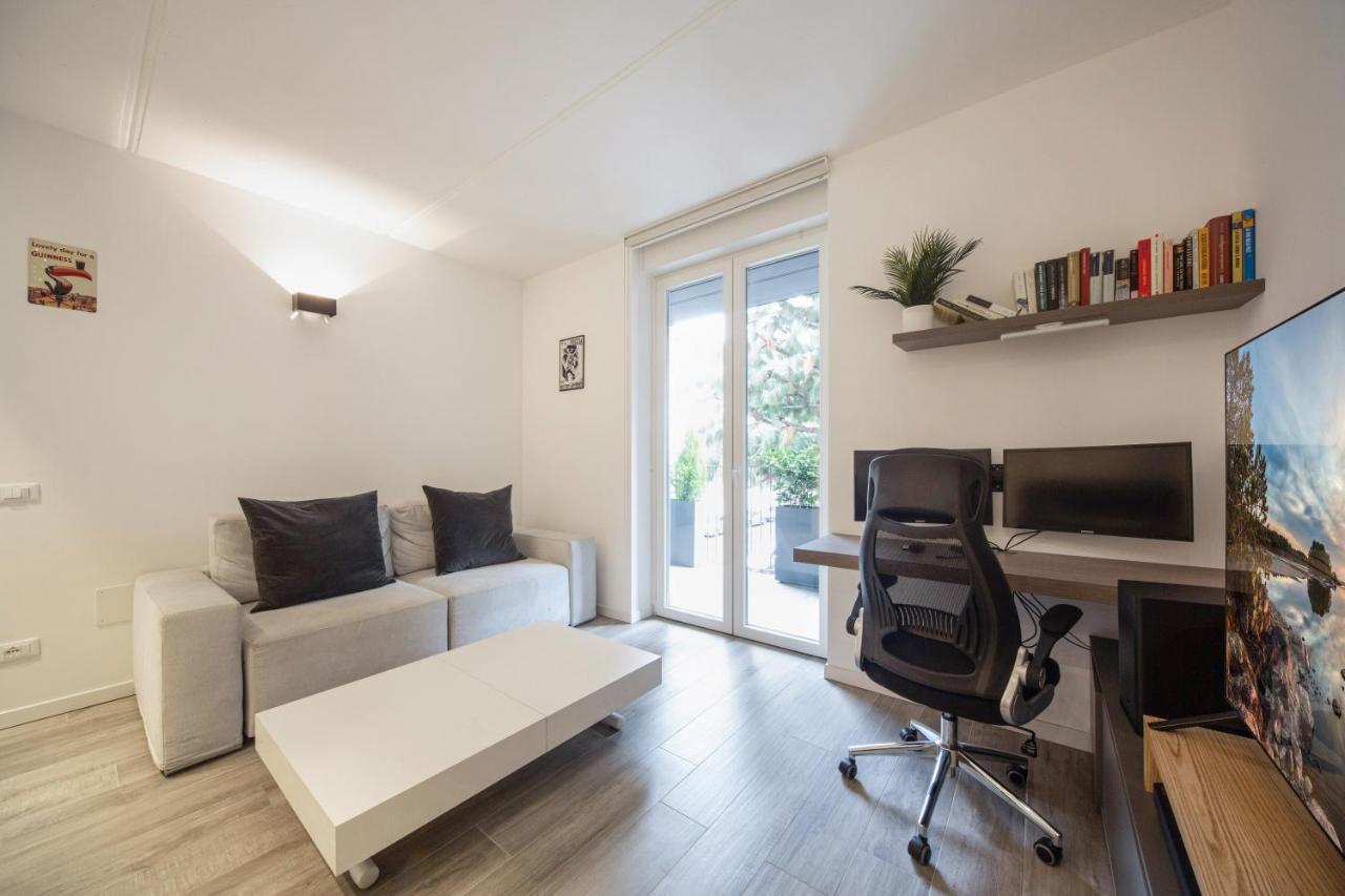 Comfy Apt With Private Parking & Balcony Milano Exterior foto