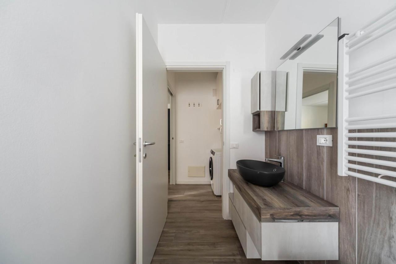 Comfy Apt With Private Parking & Balcony Milano Exterior foto