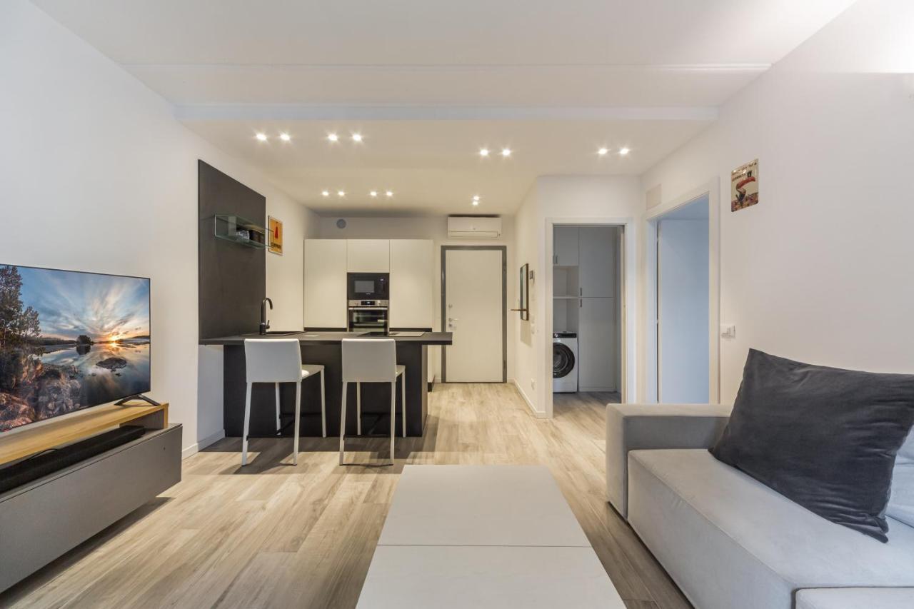 Comfy Apt With Private Parking & Balcony Milano Exterior foto